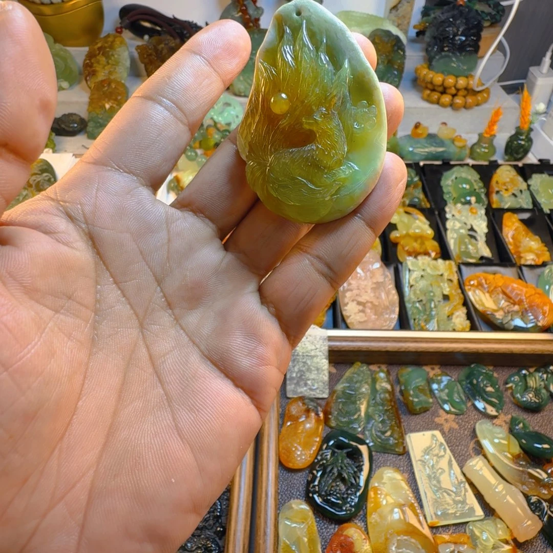 蛇纹石玉未镶嵌颈饰