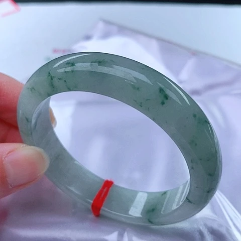翡翠手镯未镶嵌52 号翡翠手镯