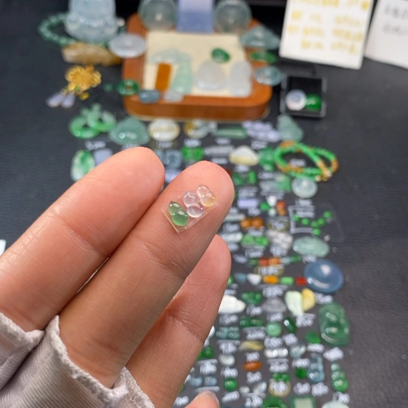 【闪购商品】翡翠挂件未镶嵌葫芦