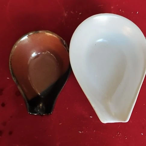 瓷片瓷片，各种摆件，均有瑕疵。沙锅！