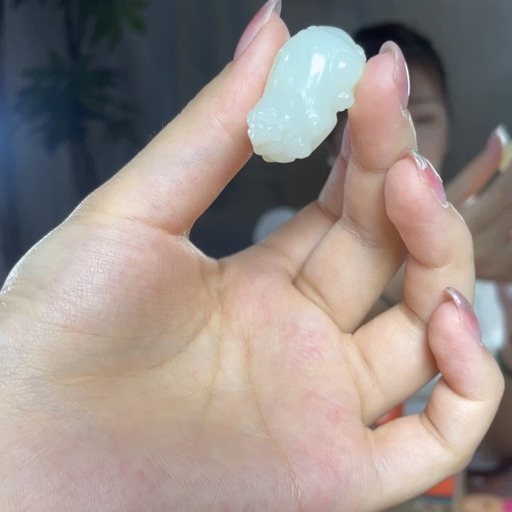 和田玉未镶嵌吊坠(赠链)