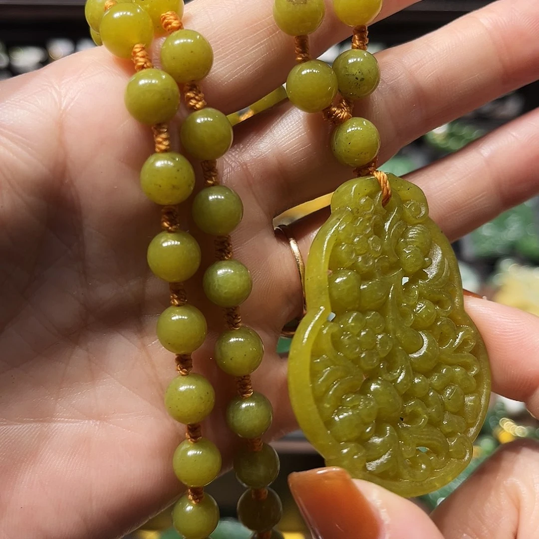 未镶嵌蛇纹石玉吊坠