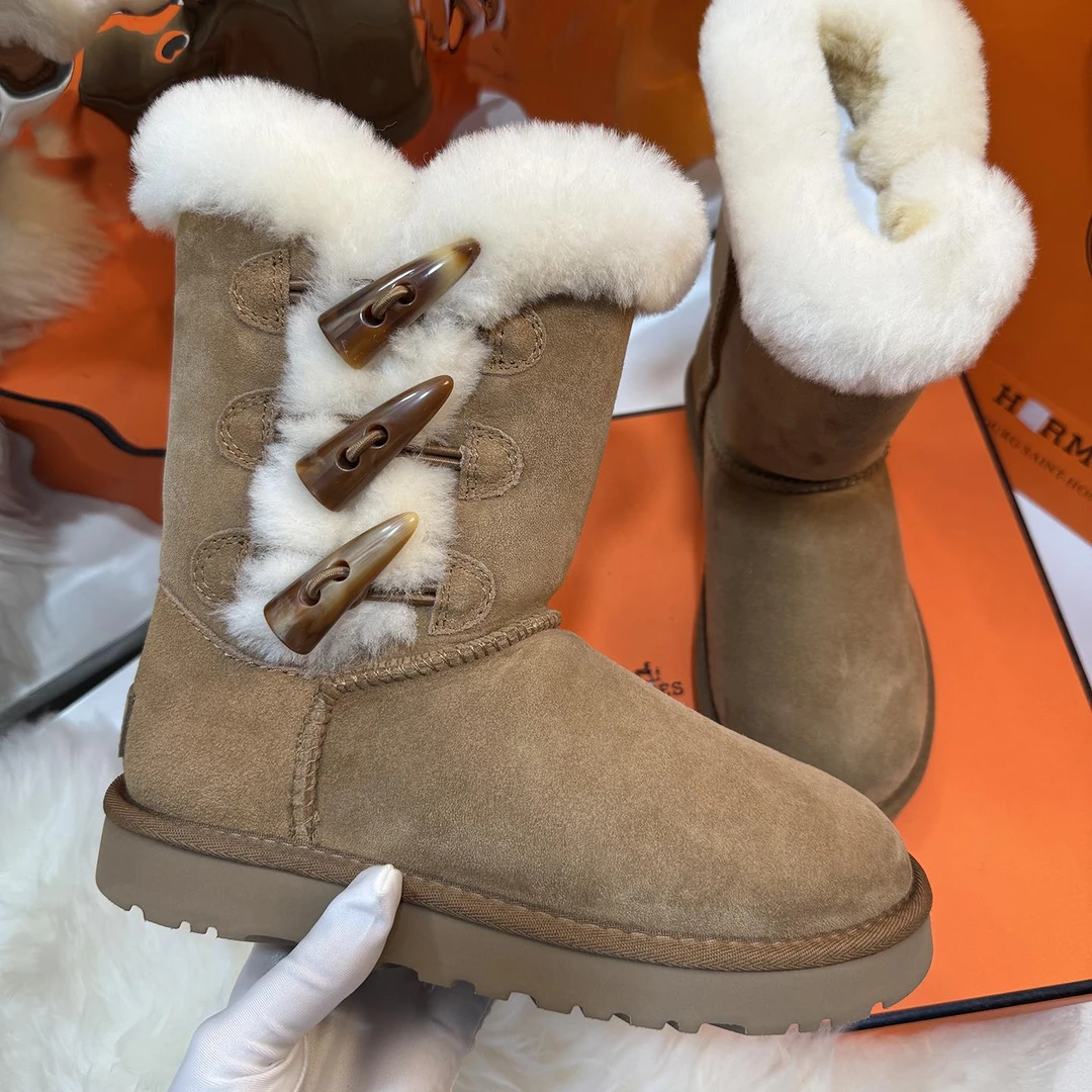 【CK专柜正品】桑坡雪地靴女真羊皮毛一体三粒牛角扣中筒冬季新款防