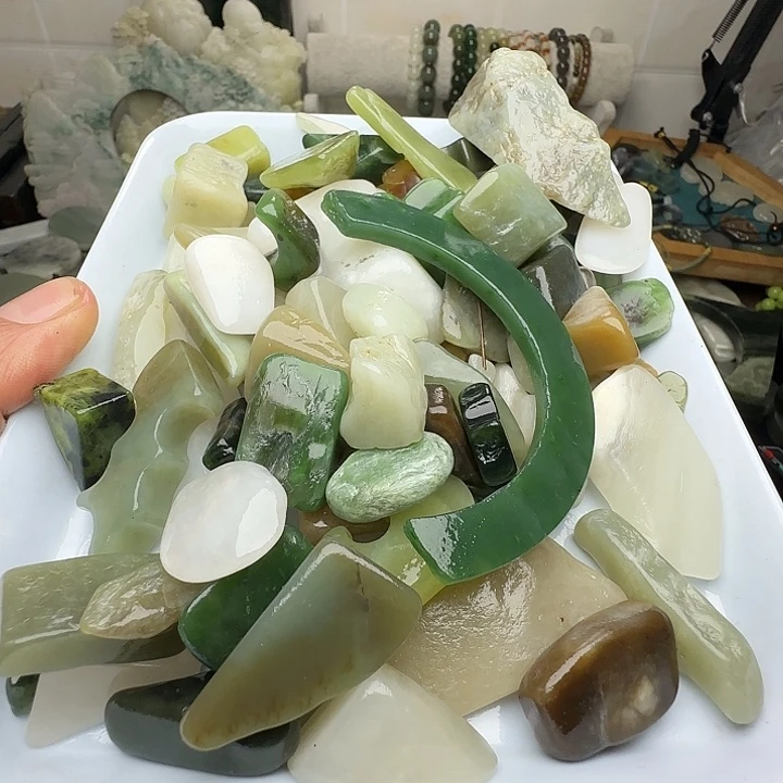 刘***李和田玉（糖玉）未镶嵌珠宝半成品