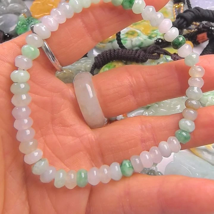 翡翠颈饰未镶嵌手串