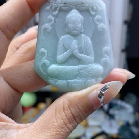 翡翠颈饰未镶嵌翡翠