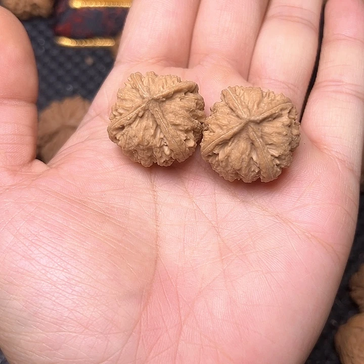 吊坠文玩核桃四棱