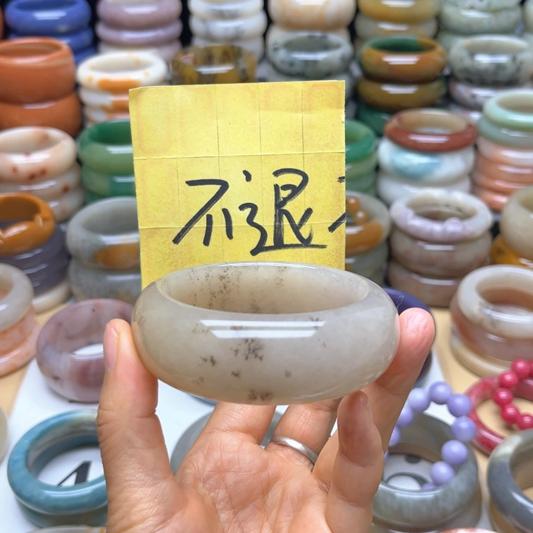 手镯石英质玉未镶嵌