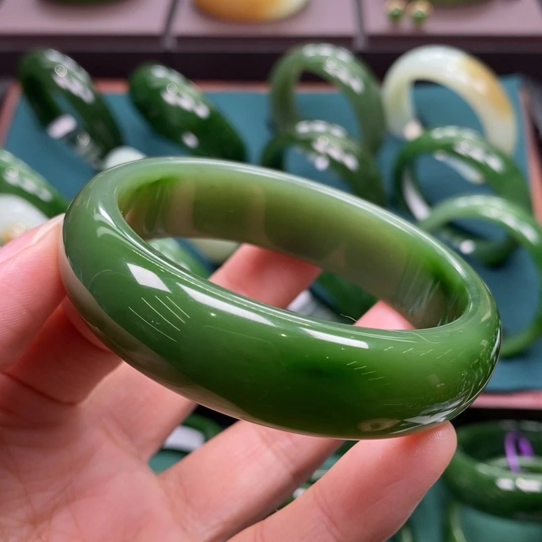 和田玉（碧玉）未镶嵌手镯