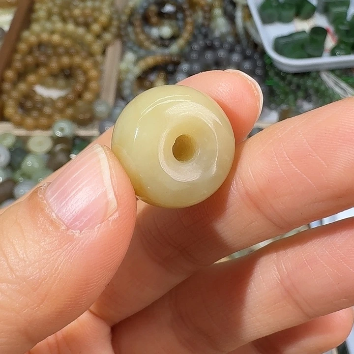 C***d和田玉（糖玉）未镶嵌颈饰