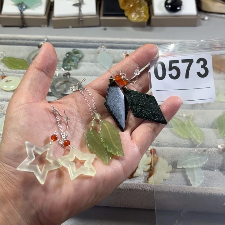 鑫****蛇纹石玉合金耳饰