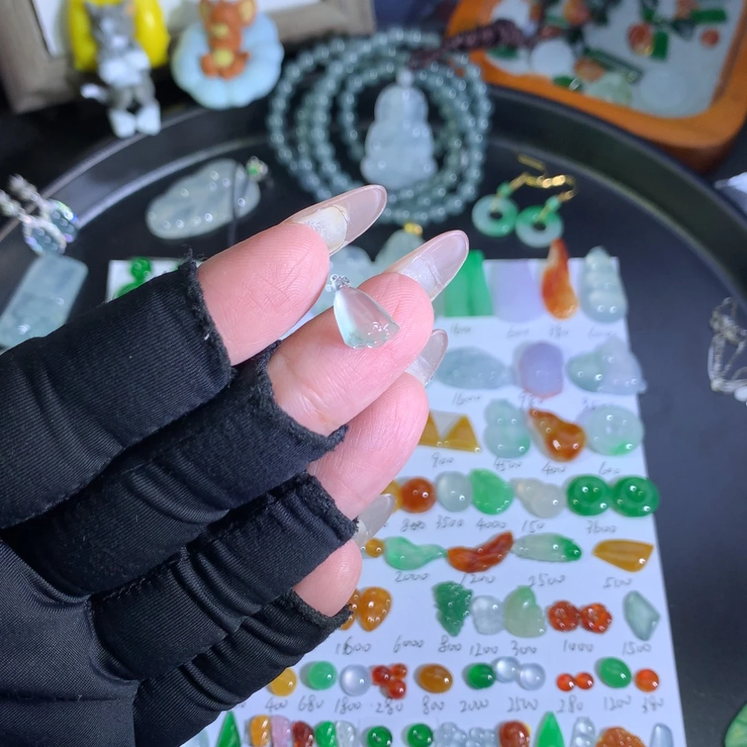 翡翠未镶嵌吊坠(不含链)莲蓬