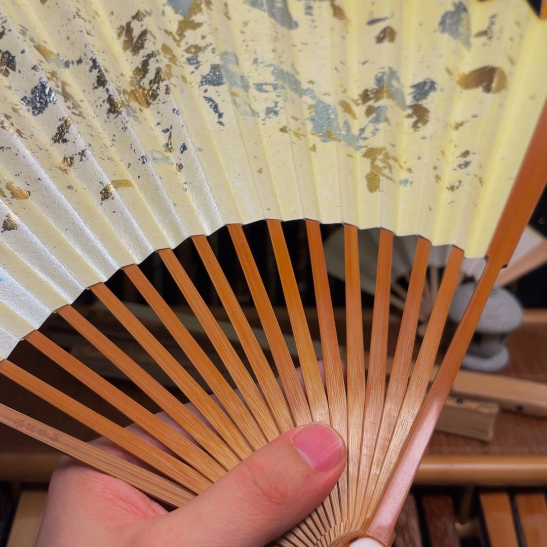 扇子全老和尚头白洒