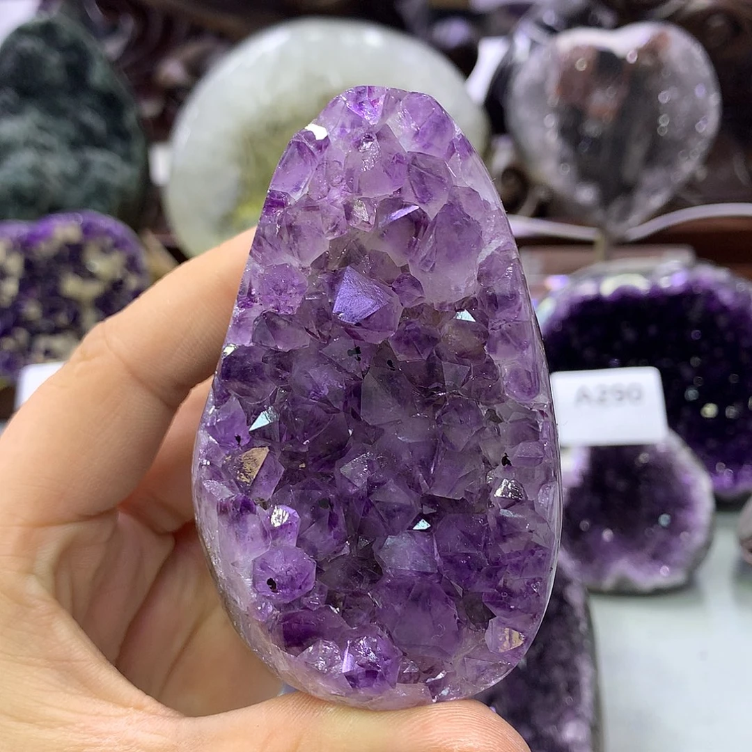 丹***儿紫晶未镶嵌大型摆件（非配饰）