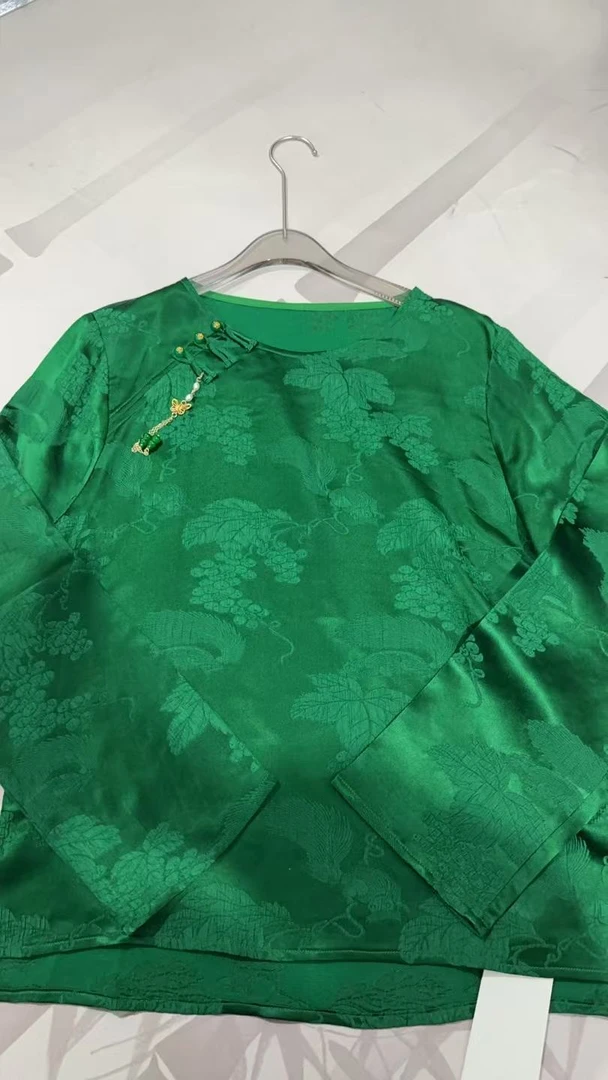 绿色桑蚕丝冠乐皱提花上衣