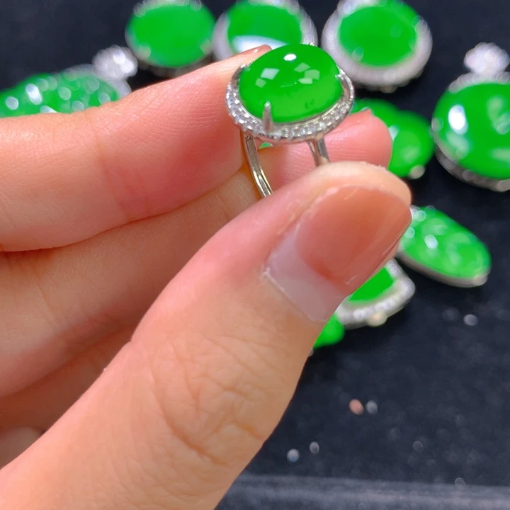 翡翠银S925镶嵌戒指一个