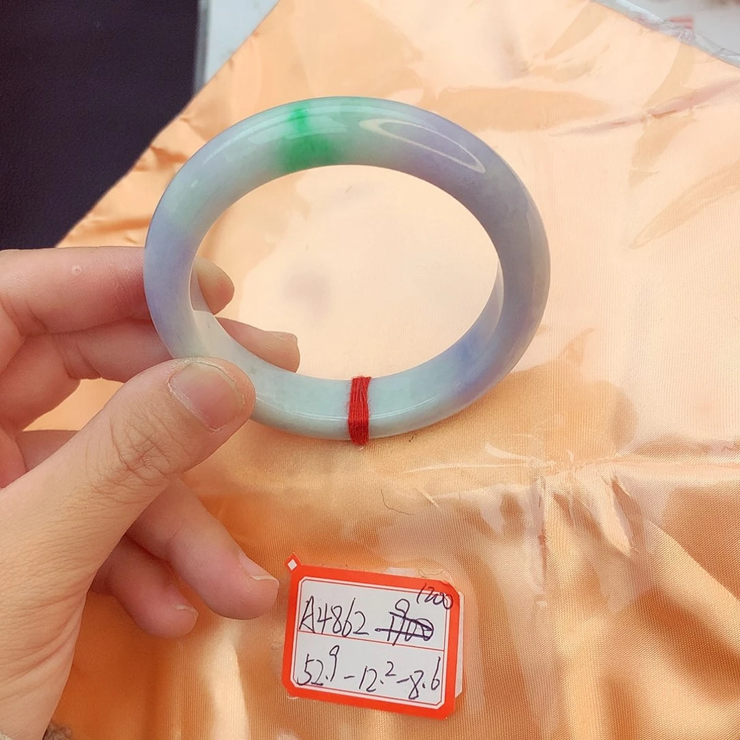 翡翠手镯未镶嵌翡翠