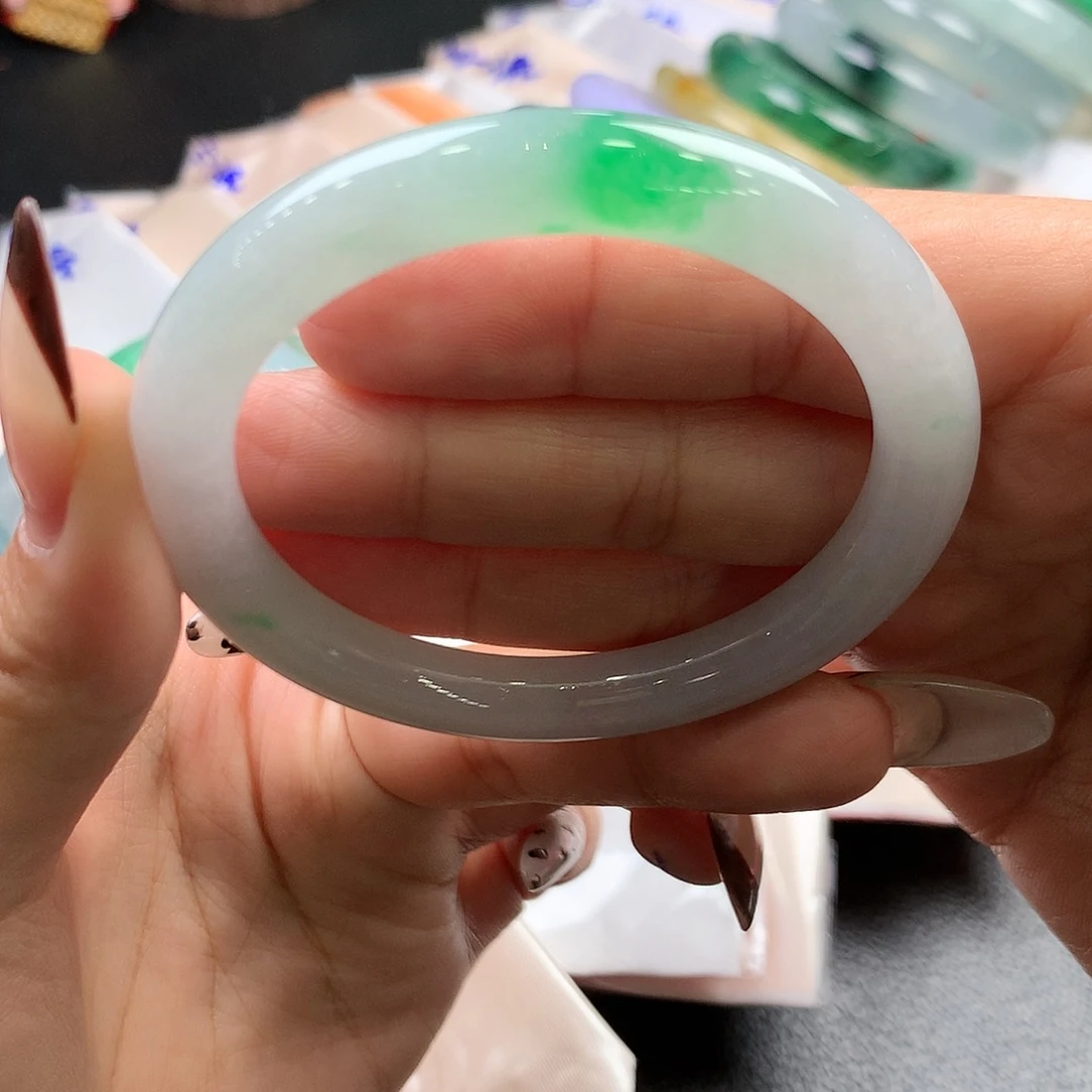 翡翠未镶嵌手镯（圆镯）50号