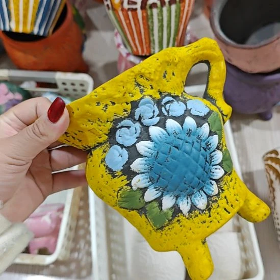 当场拍满15元发货不凑不发，花盆盆口不方不圆有针孔黑点是正常的，