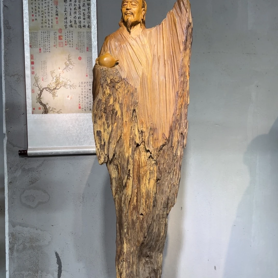 金丝楠木木根雕人物的一个茶圣路与