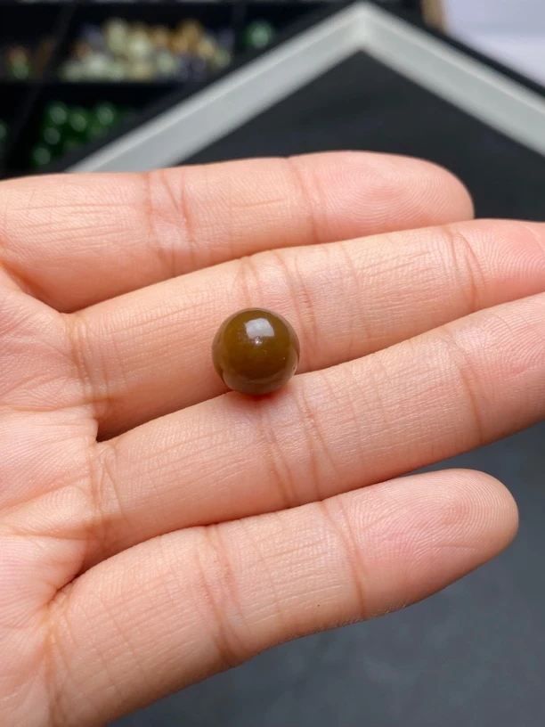 天然和田玉糖料单珠  10毫米左右 颜色好看 水头好 精美时尚