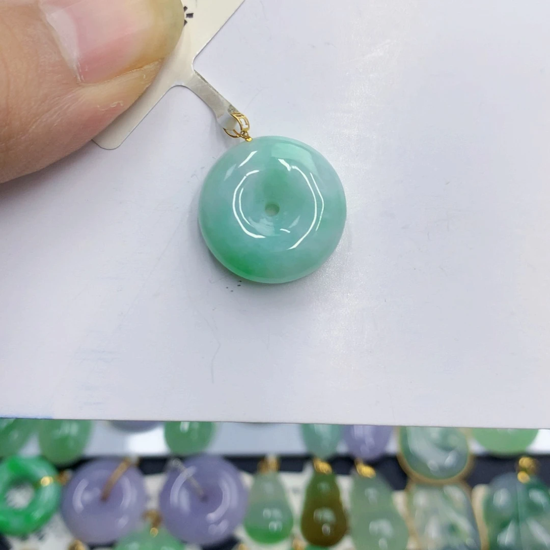 翡翠18K金镶嵌颈饰翡翠