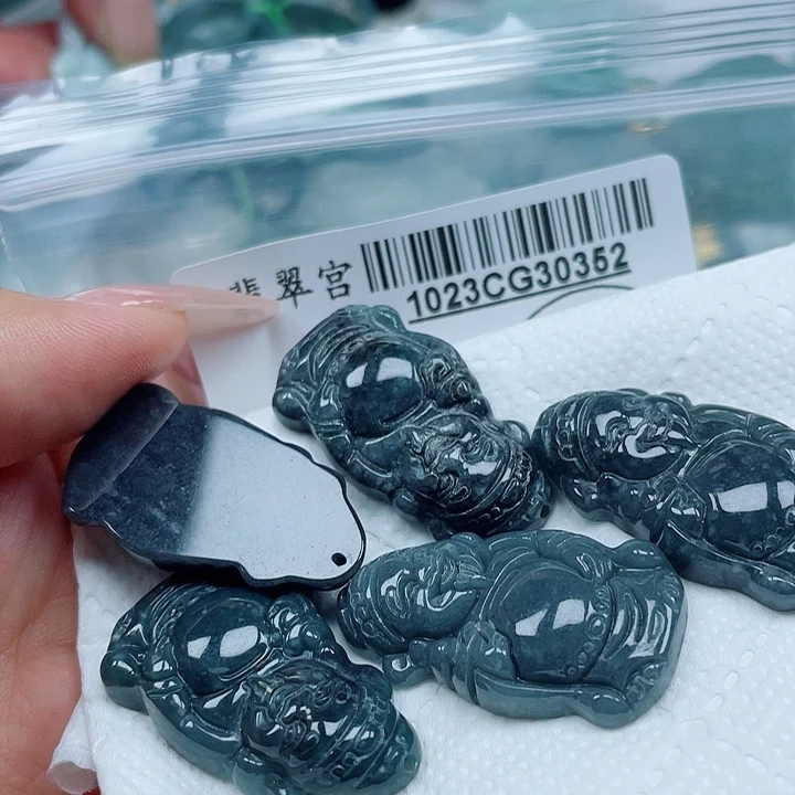 翡翠未镶嵌吊坠(赠链)