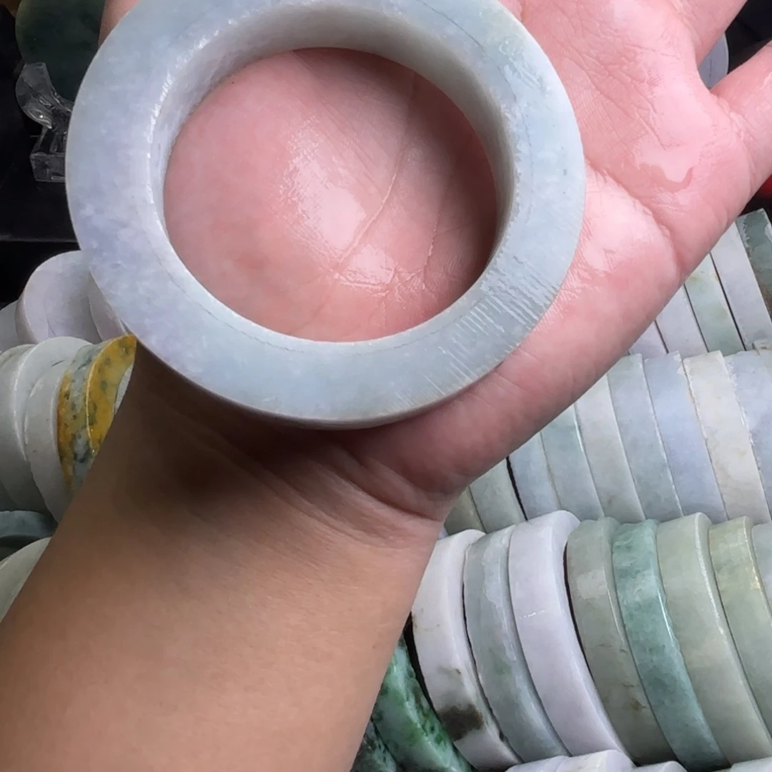 迷***里定制翡翠未镶嵌翡翠手镯定制