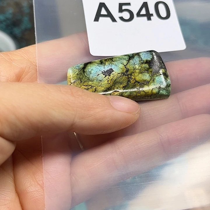 大***王绿松石未镶嵌颈饰