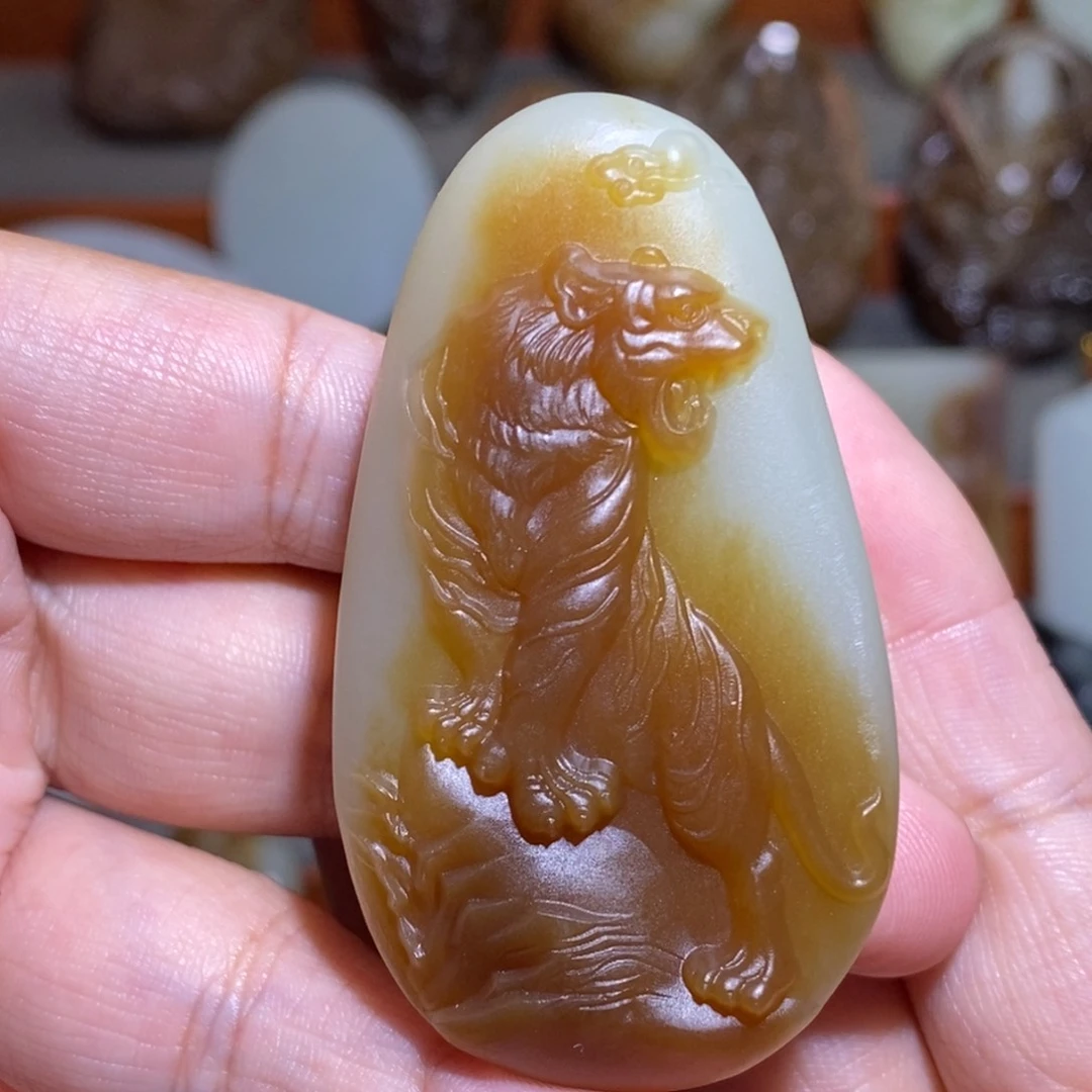 定制和田玉且末糖上山虎