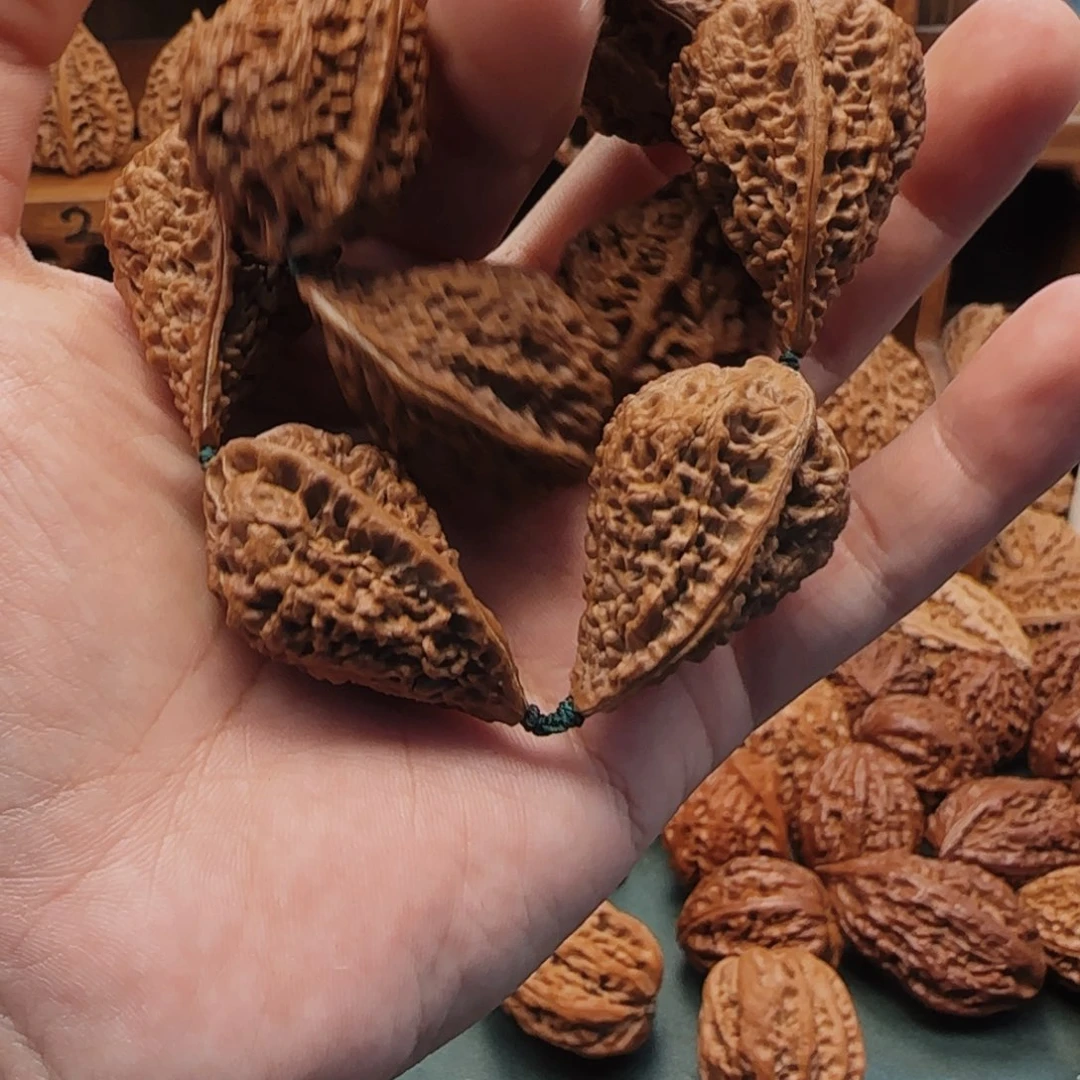 文玩核桃吊坠已*置xhx情人节