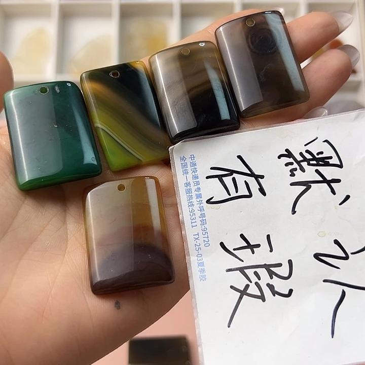 玛瑙/玉髓颈饰合金