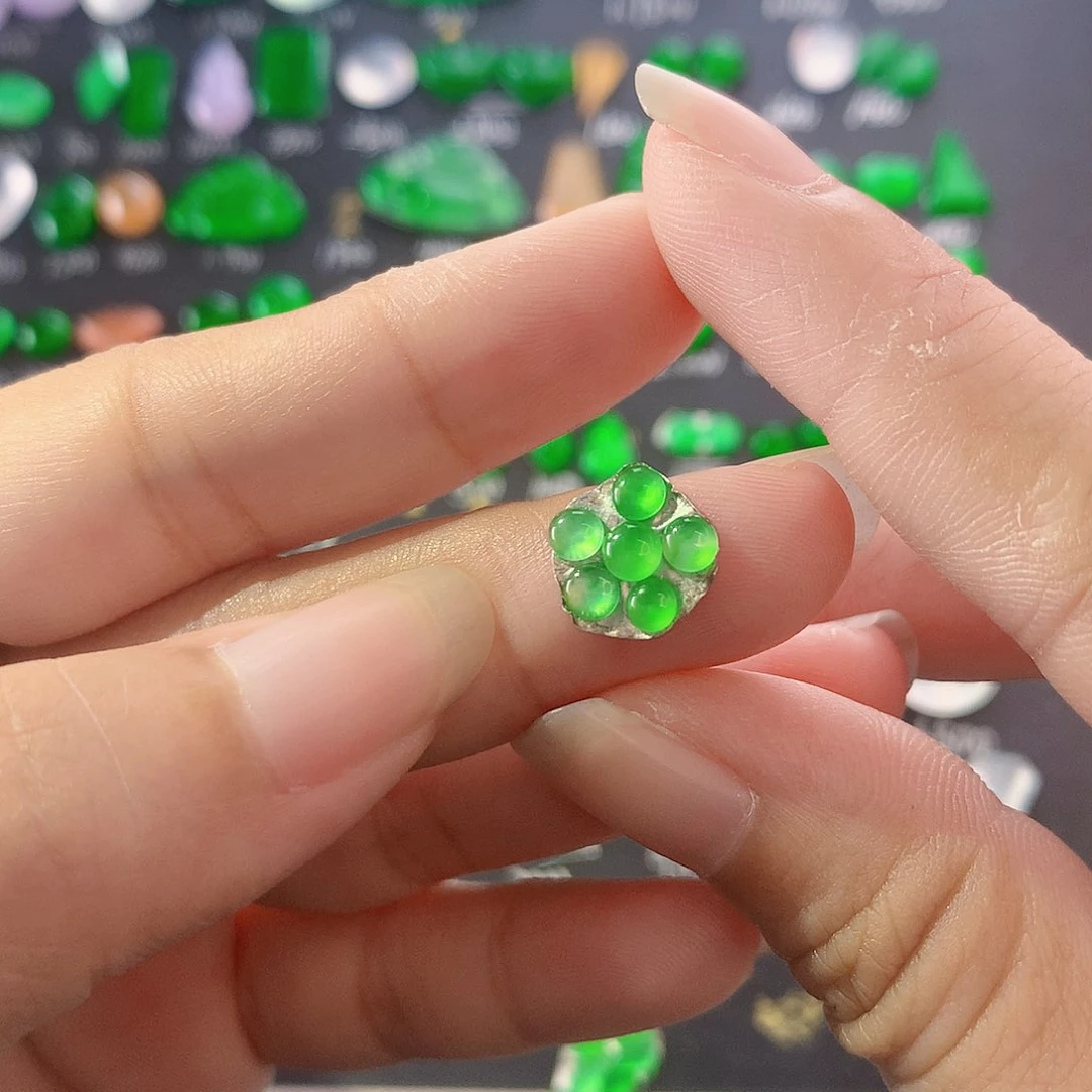 【闪购商品】翡翠未镶嵌颈饰绿顶珠6