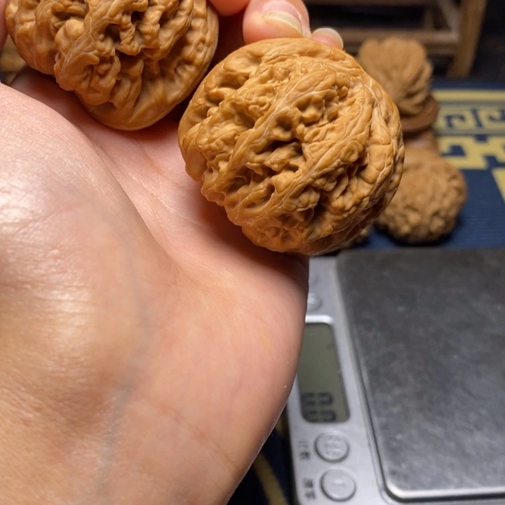 格***局把件文玩核桃粗筋核桃