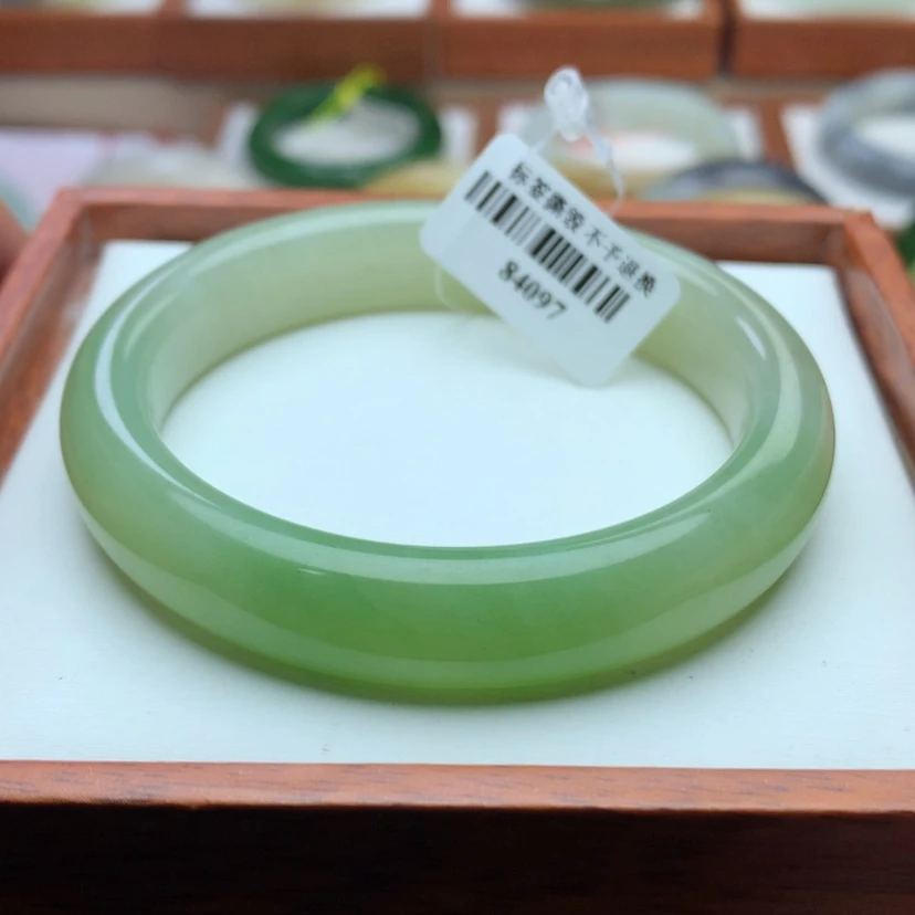 【闪购商品】和田玉手镯未镶嵌55