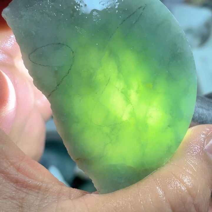 翡翠吊坠(不含链)未镶嵌天然翡翠边角料