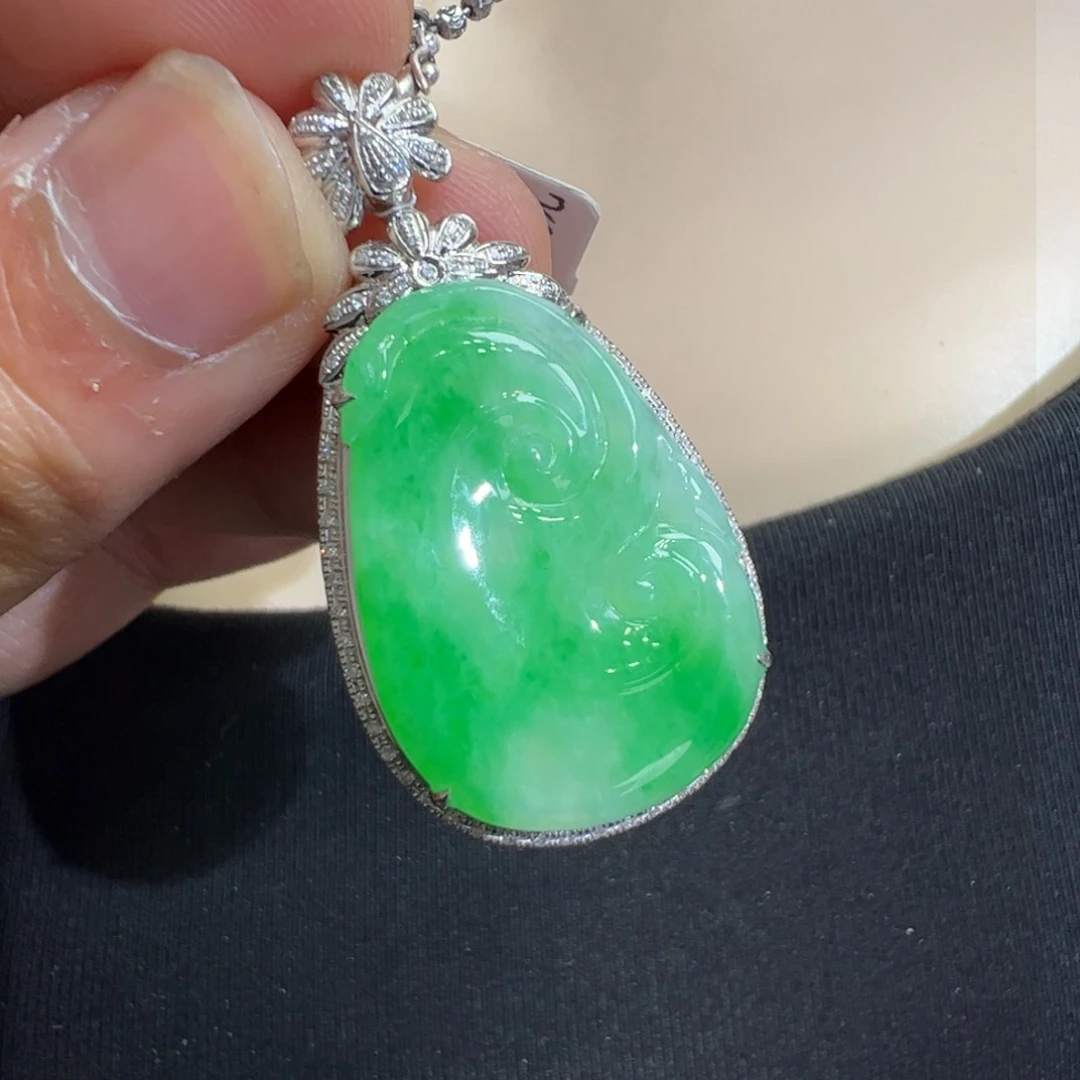 翡翠吊坠(不含链)18K金镶嵌