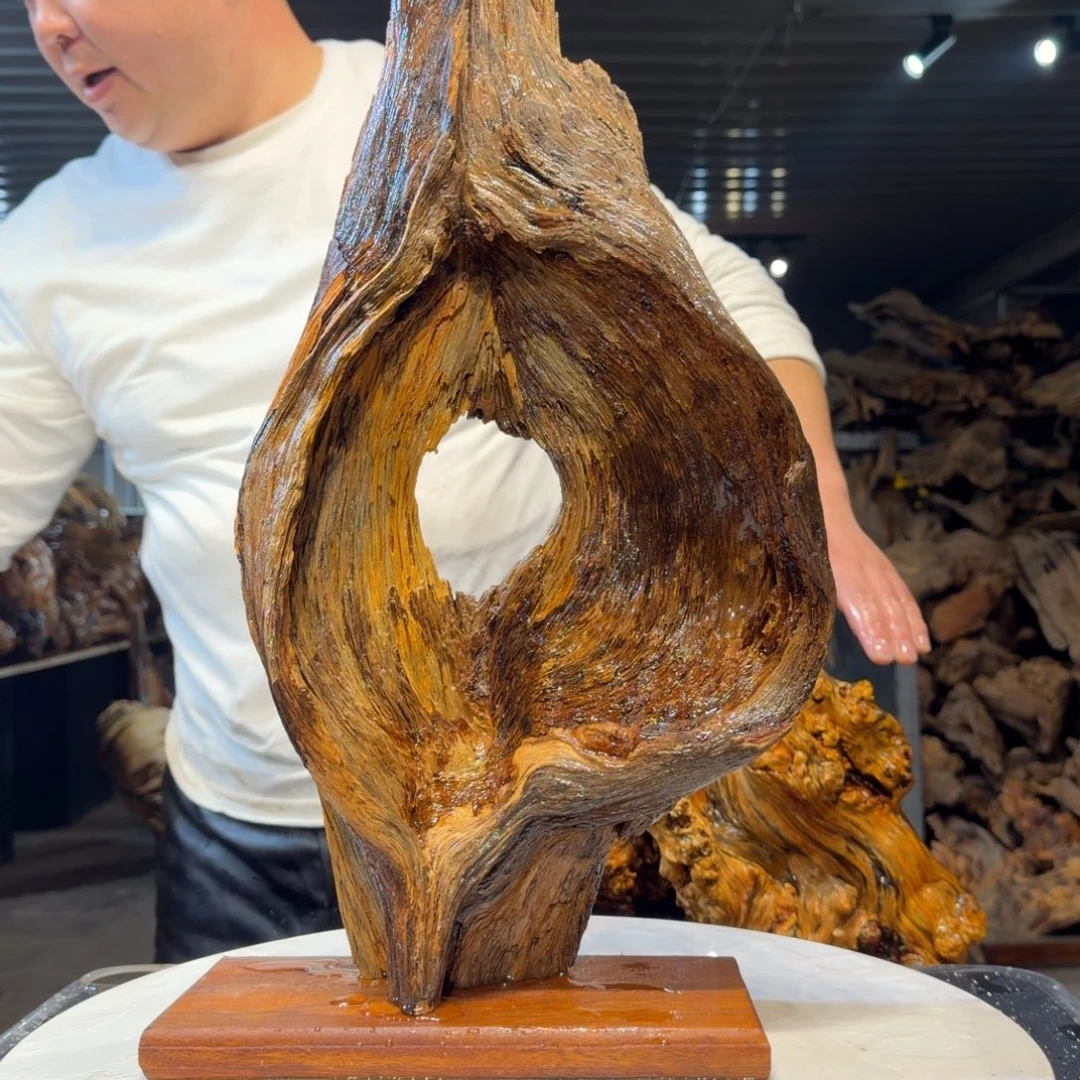 峥***3木王一刀琥珀木摆件135