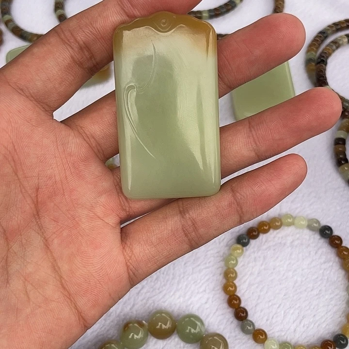 和田玉（糖玉）未镶嵌颈饰