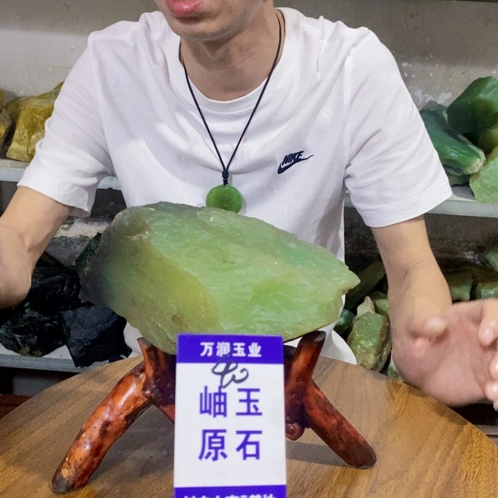 蛇纹石玉未镶嵌原石