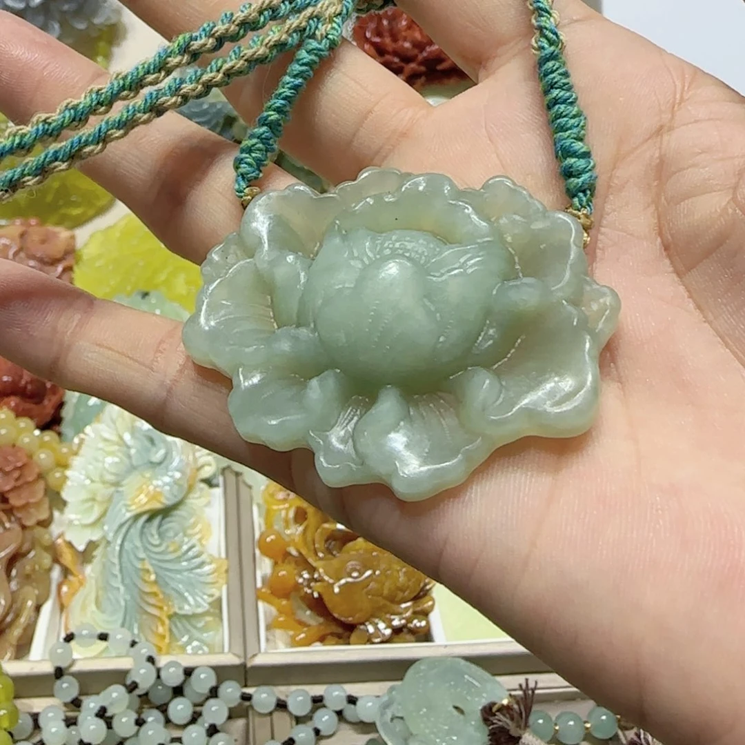 未镶嵌蛇纹石玉吊坠