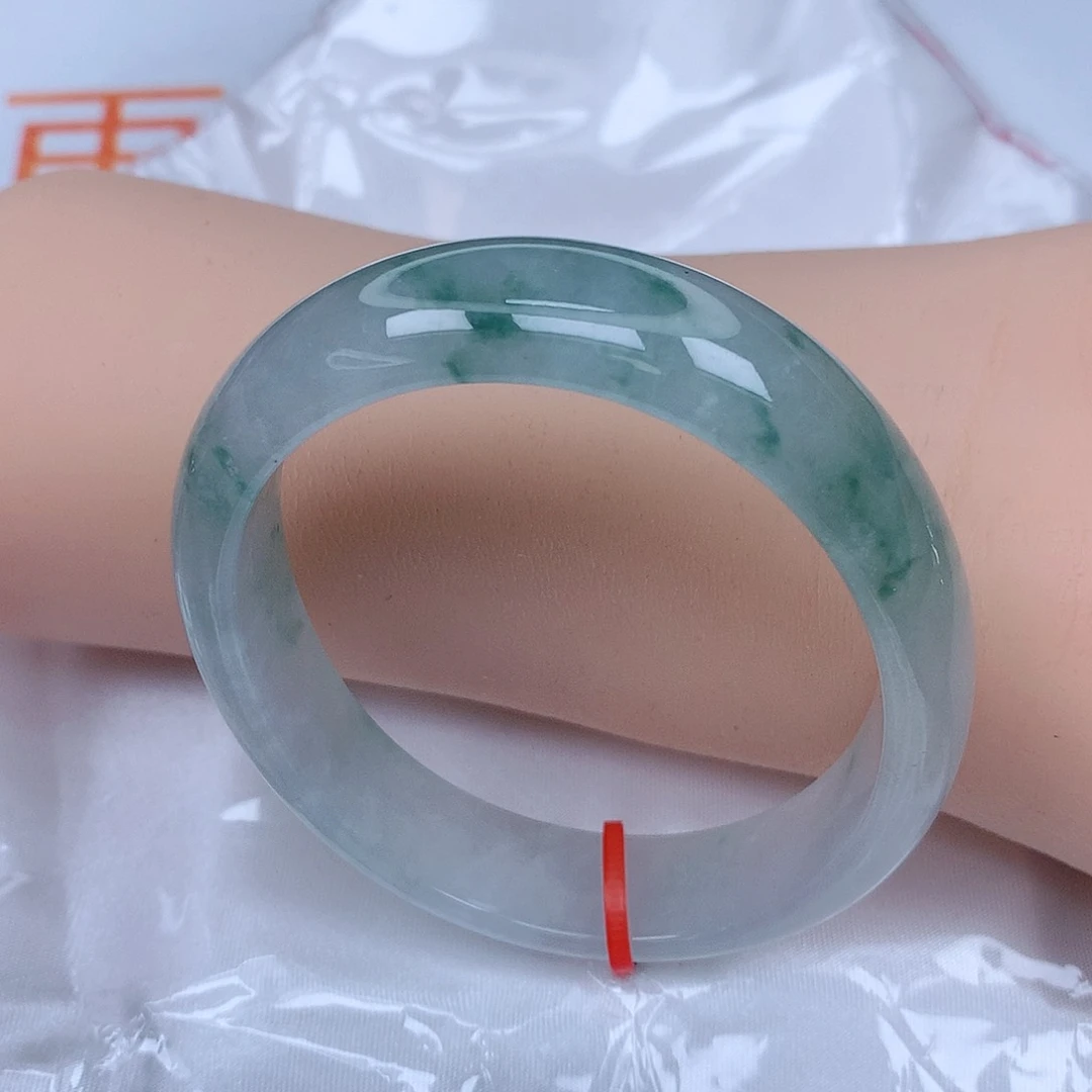 【闪购商品】未镶嵌手镯（贵妃镯）翡翠，57