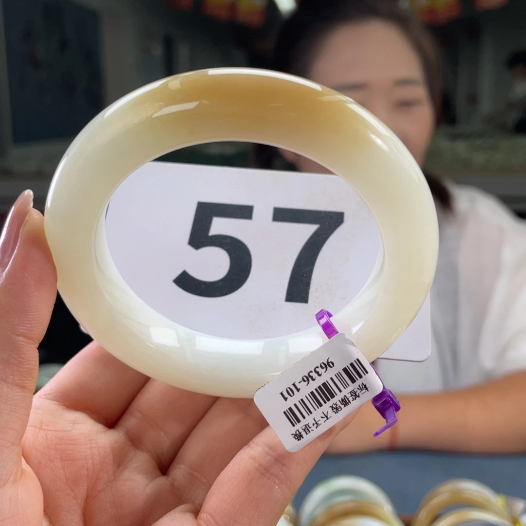 和田玉手镯未镶嵌阿*