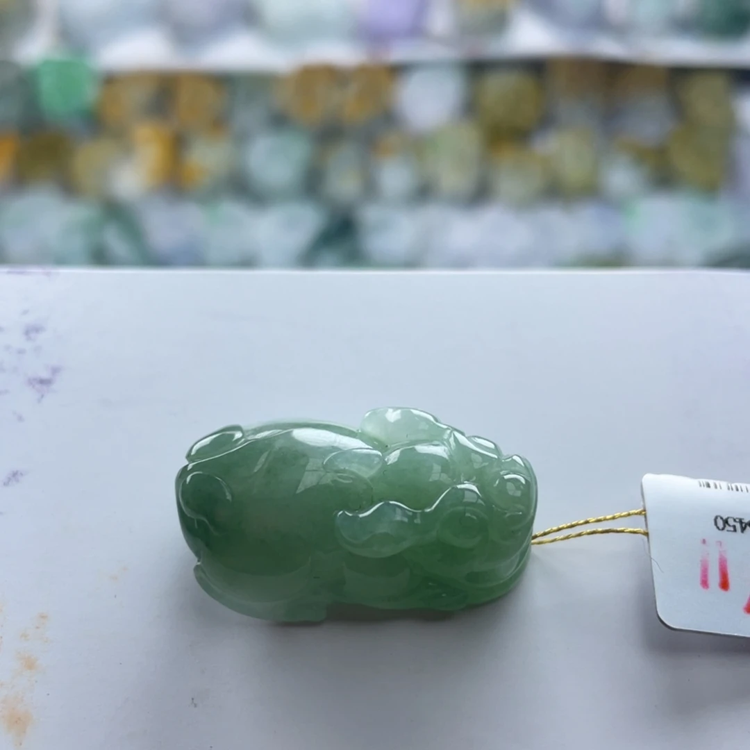 翡翠未镶嵌颈饰貔貅