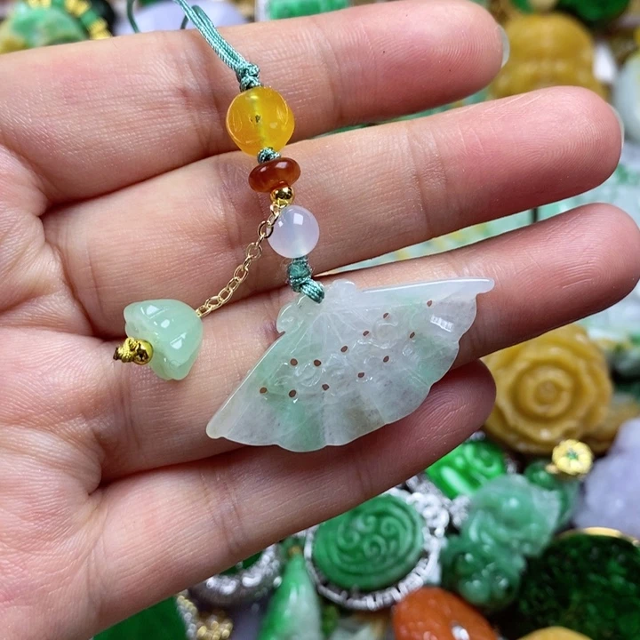 翡翠未镶嵌吊坠(赠链)