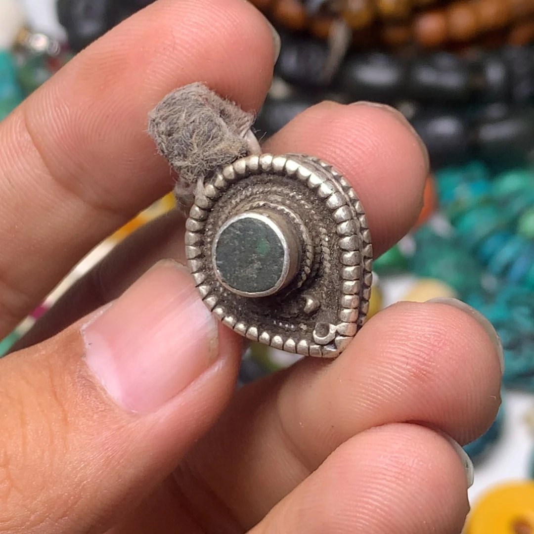 玻璃颈饰藏传小元素