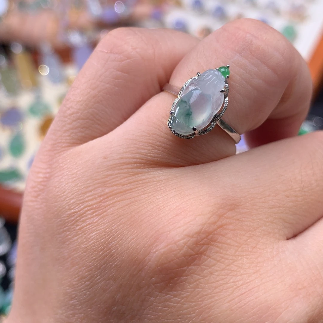 18K金镶嵌戒指翡翠金蟾戒指