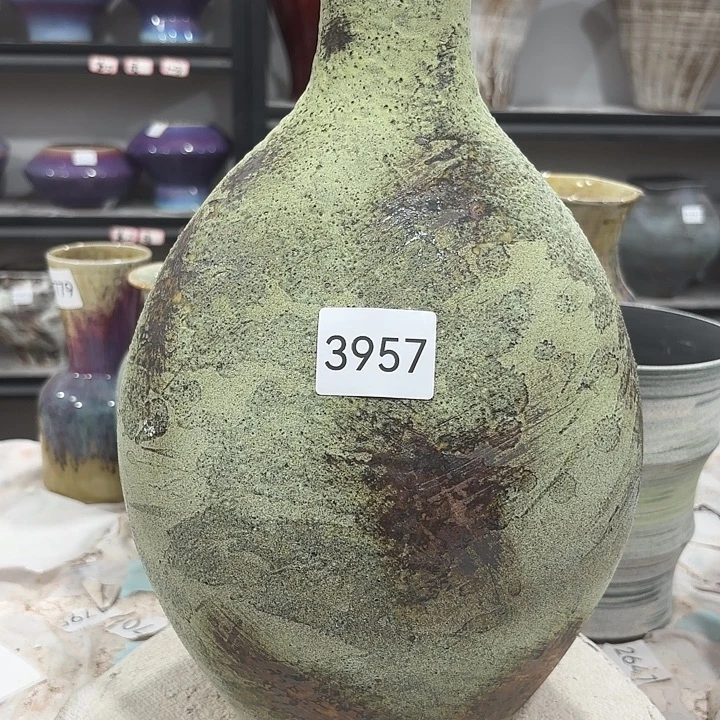 摆件3957，高33，口5，无孔
