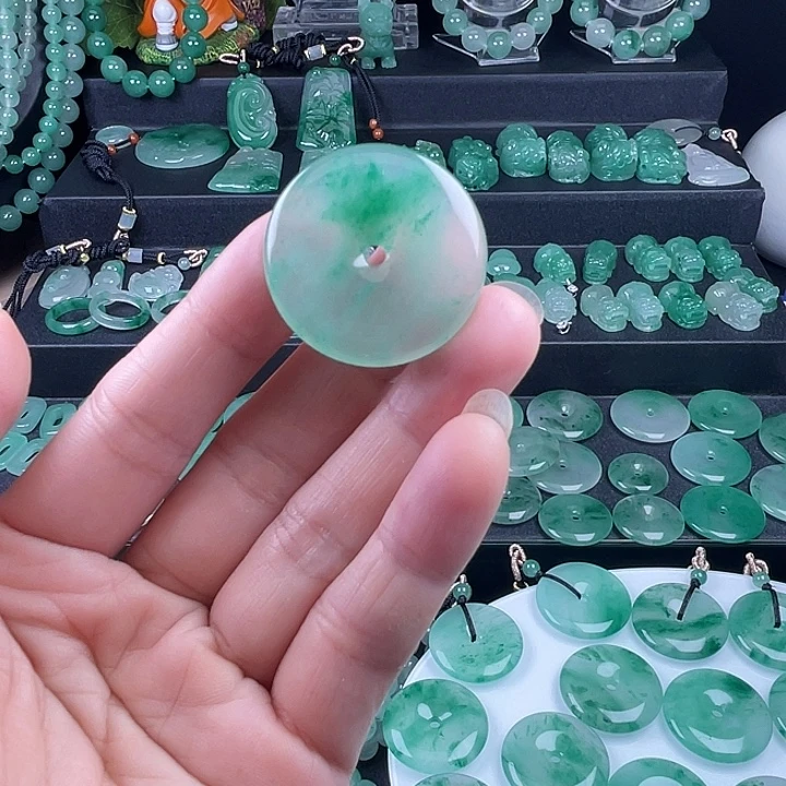 石英质玉未镶嵌颈饰