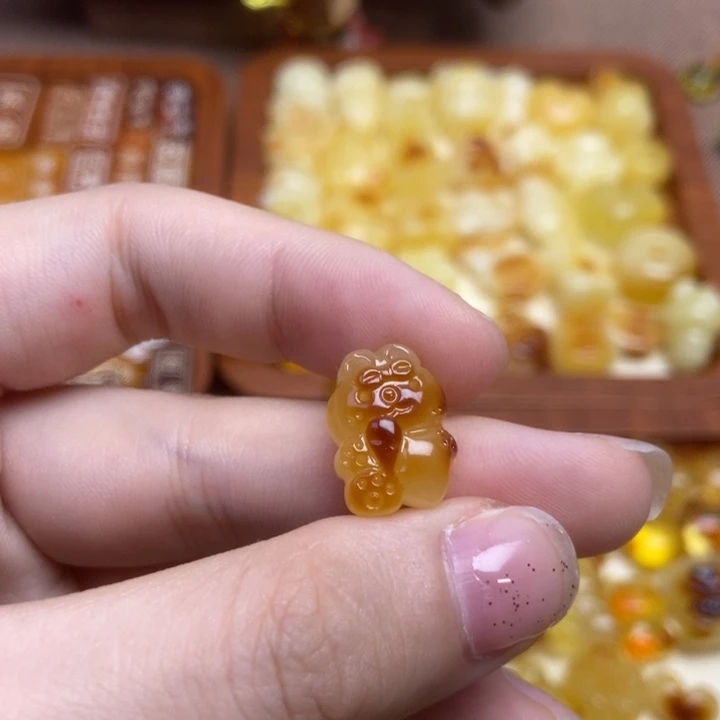 吊坠橄榄核小兔子